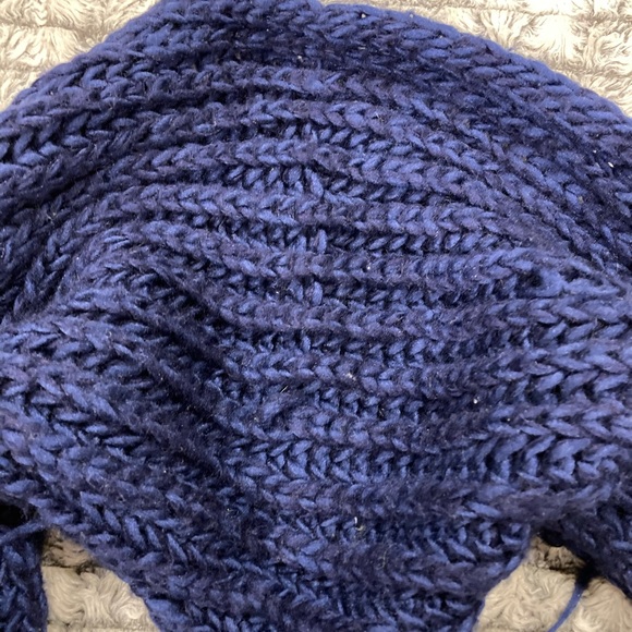 Stringy Scarf - Picture 2 of 3